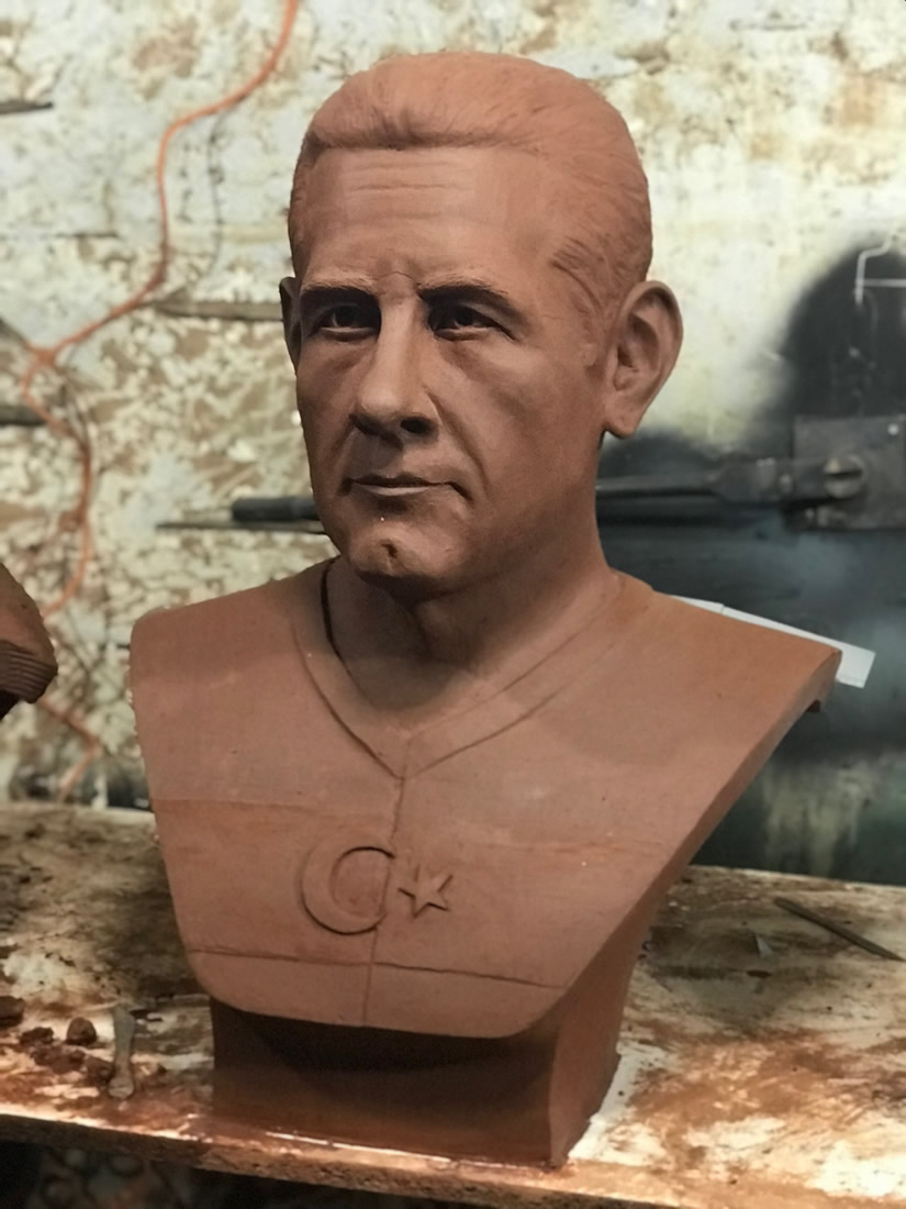 Metin Oktay Büstü Metin Oktay Büstü